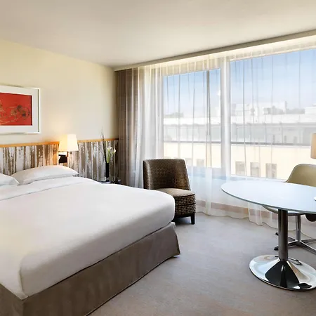 Hotel Hyatt Regency Maguncia Exterior foto A room at the hotel