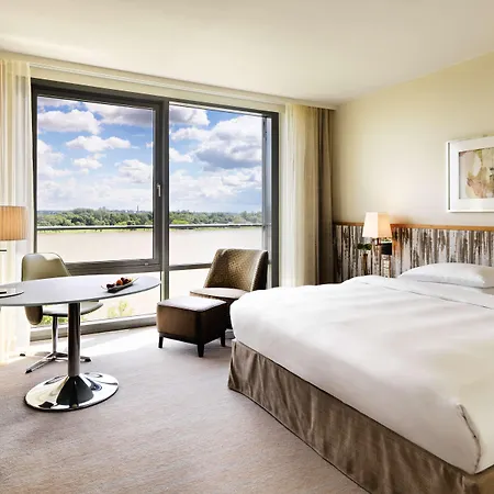 Hotel Hyatt Regency Maguncia Exterior foto A typical room at the hotel